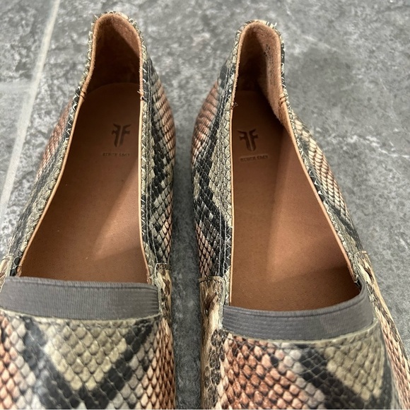 Frye Women's Leather Snakeskin Print Slip-On Flat Shoes Size 9M - Picture 6 of 15